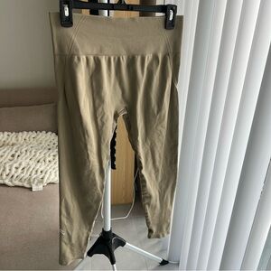 Oner Active Effortless Legging Size XL Short Regular Length in Warm Sand